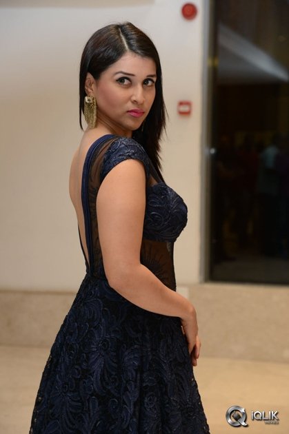 Mannara-Chopra-at-Miss-Twin-Cities-2016-Fashion-Show